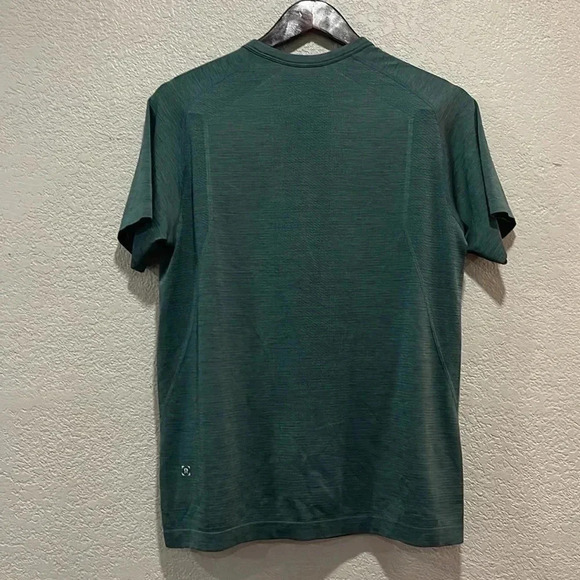Lululemon Men’s Metal Vent Polo Tshirt - Picture 2 of 5